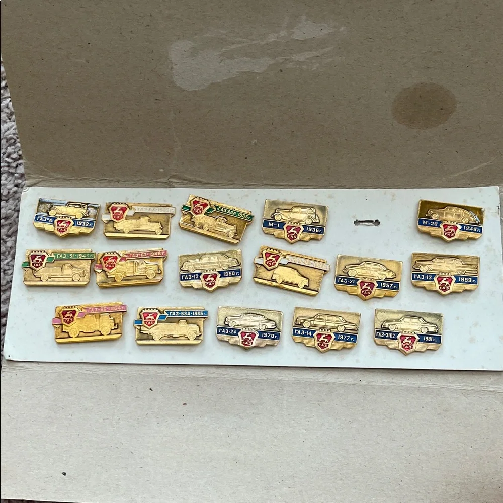 Cars of Russia Pin‎ Set